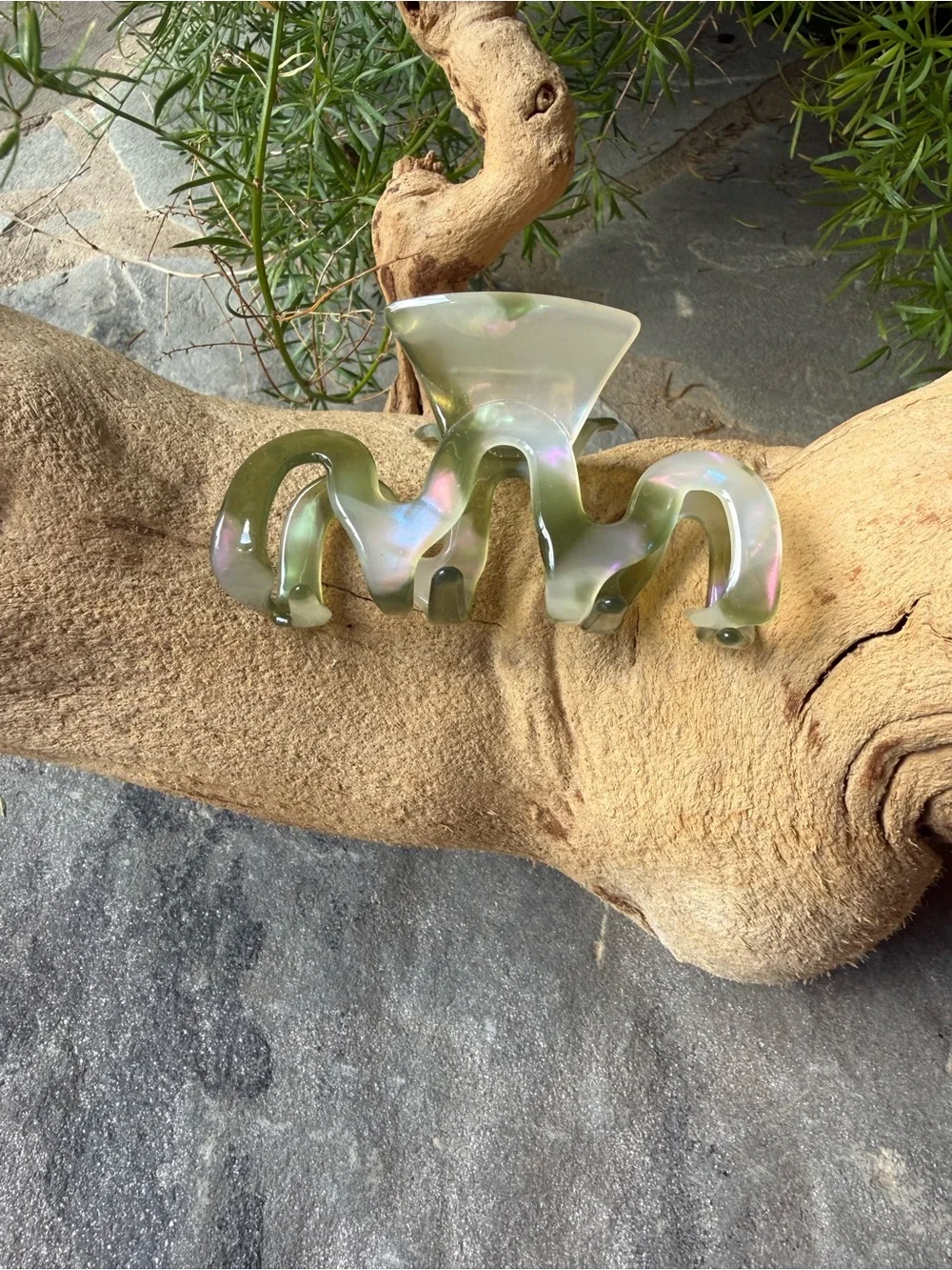 New🌟Anthropologie- Iridescent Wave Hair Clip - Marbled Green